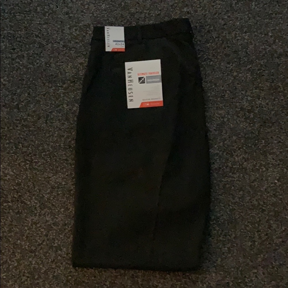 VanHeusen Ultimate Travelor Flat Front NoIron Pant